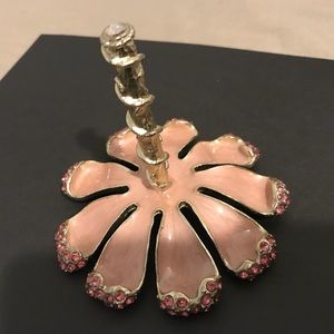 Pink flower ring holder